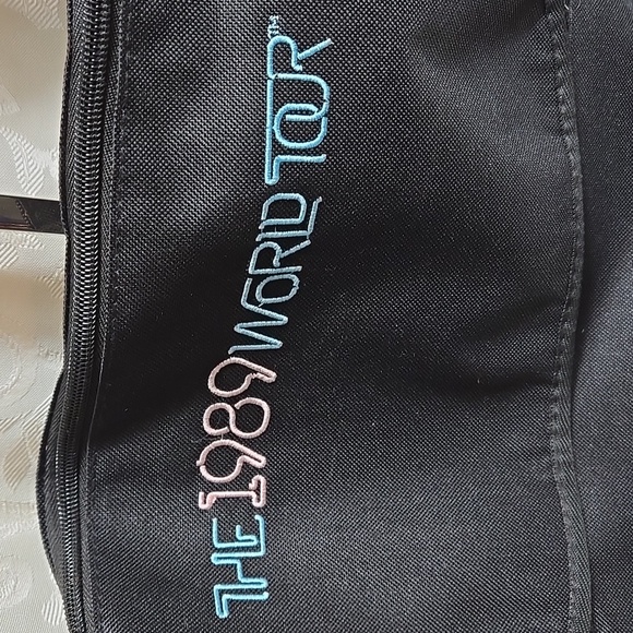 Taylor Swift 1989 World Tour Black Laptop Shoulder Bag - Picture 2 of 8